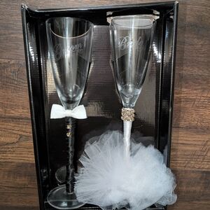 Handmade:Bride and Groom Champagne Flutes
